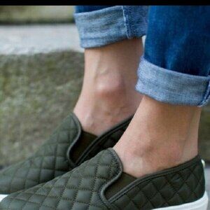 🎊2xHP🎊Steve Madden  Quilt Womens Black Loafers size 10 Elastic